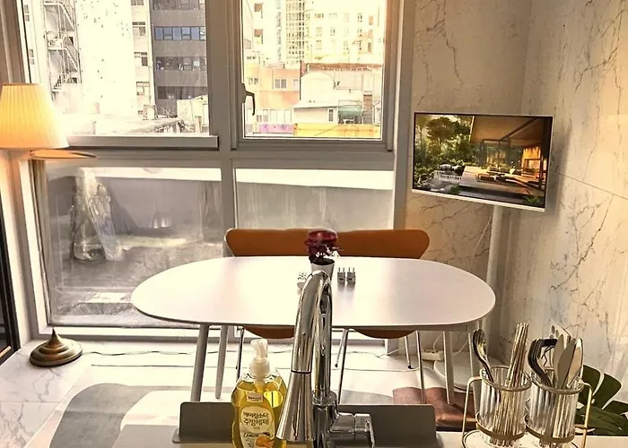 Cityline Apartment *