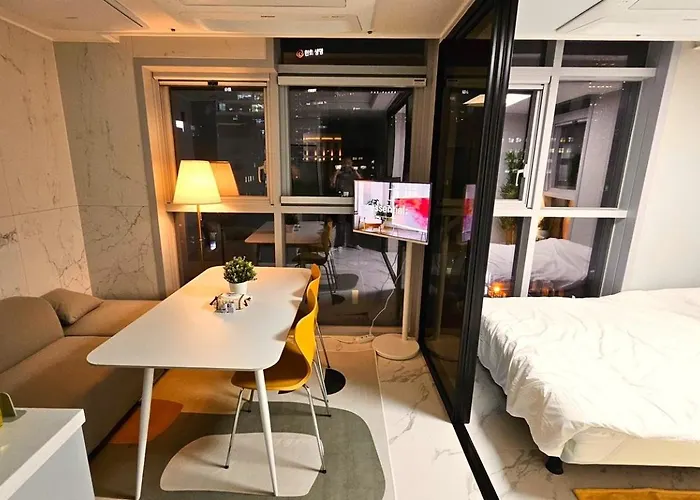 Cityline Apartment *
